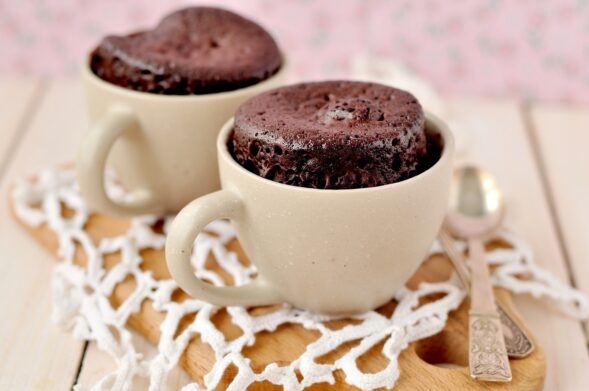 Кавово-шоколадний кекс у чашці – рецепт смачного десерту в мікрохвильовій печі за 15 хвилин - today.ua