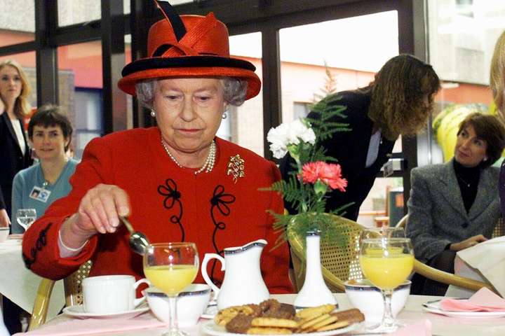 Не сидела на диете: бывший шеф-повар Елизаветы II рассказал, как питалась и что любила есть на завтрак, обед и ужин королева