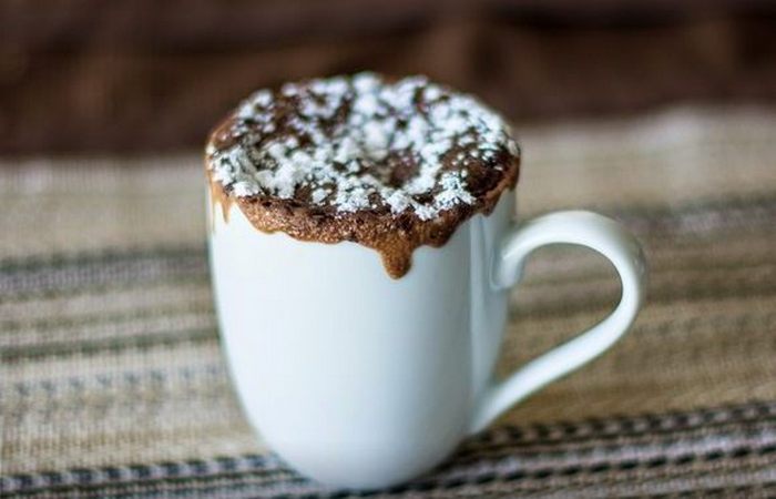 Кавово-шоколадний кекс у чашці – рецепт смачного десерту в мікрохвильовій печі за 15 хвилин