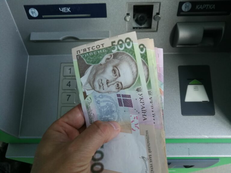 В Украине обнаружили фальшивые банкноты: как распознать поддельные деньги в кошельке - today.ua