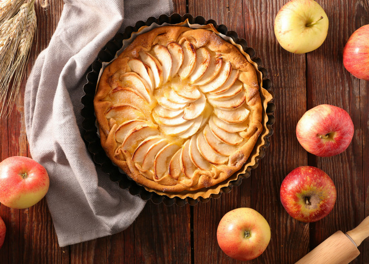 Шарлотка с яблоками на сметане – пошаговый рецепт приготовления с фото