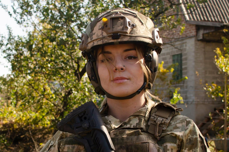 Воинский учет для женщин отсрочили еще на год: запрета на выезд не будет - today.ua