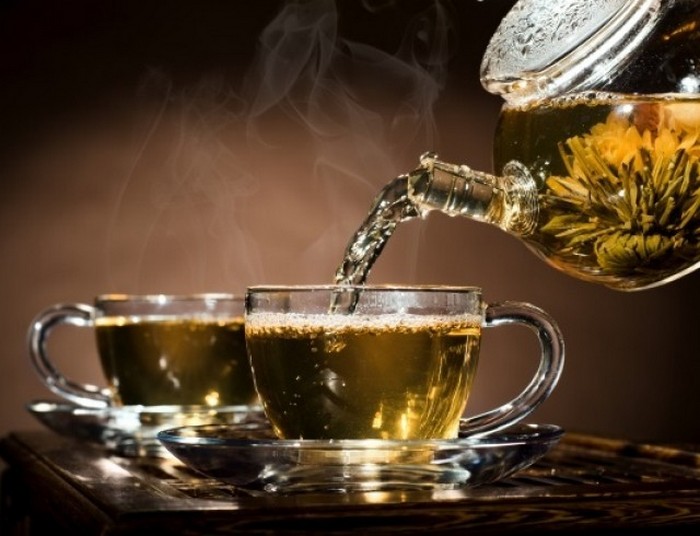 Кому нельзя пить чай: названы самые распространенные побочные эффекты от любимого напитка