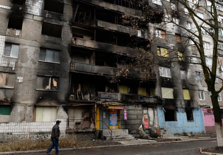 Банки спишут украинцам кредиты за разрушенное жилье: названы условия - today.ua