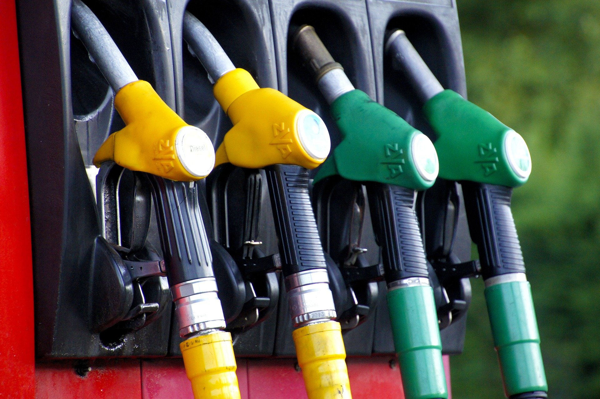 Почему не нужно переплачивать за премиальный бензин