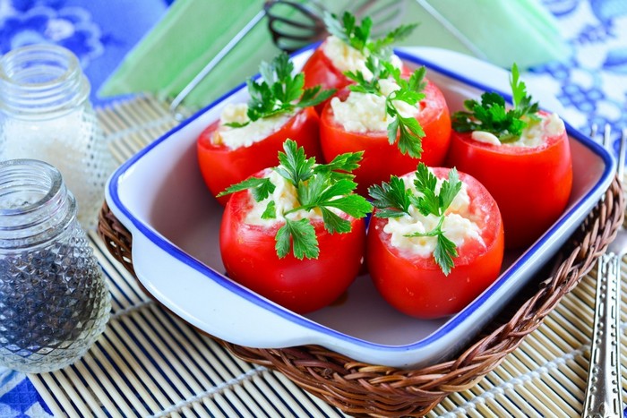 Кому не можна їсти помідори: названо головний побічний ефект