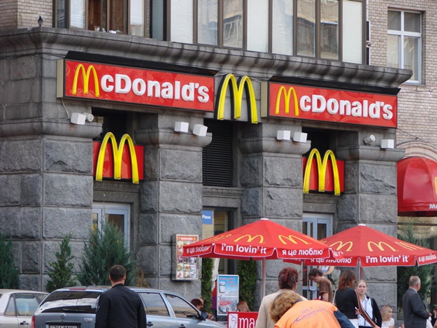 В Киеве возобновляют работу рестораны McDonald's: стали известны адреса, где они откроются уже на днях