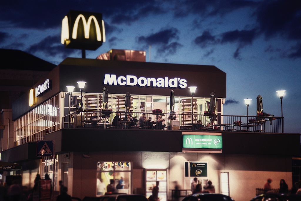 У Києві відновлюють роботу ресторани McDonald's: відомі адреси, де вони відкриються вже цими днями - today.ua
