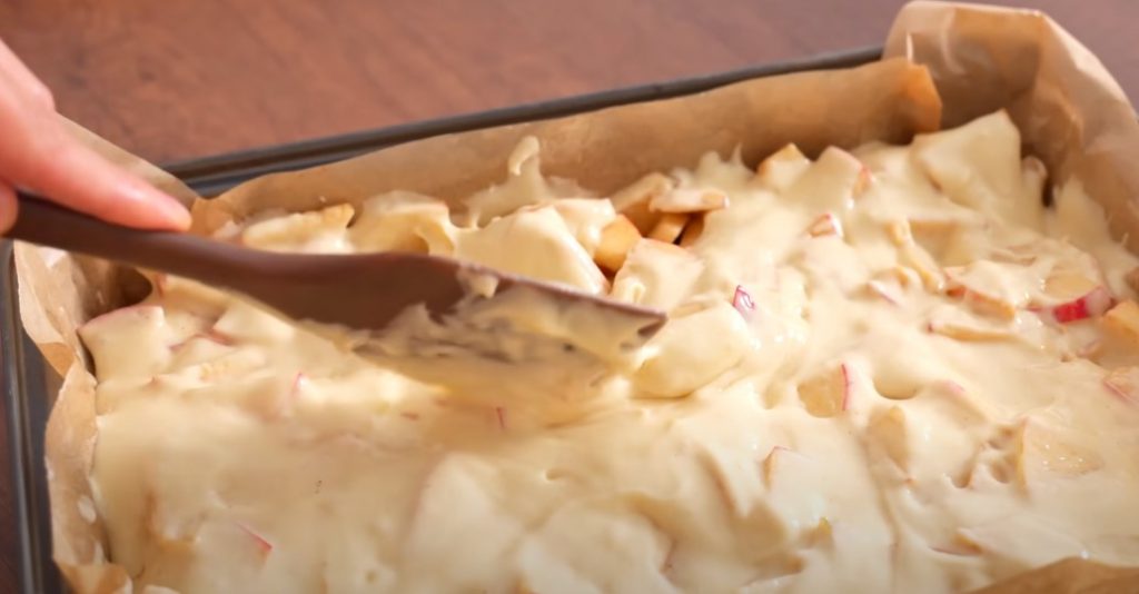 Витаминный осенний пирог: как приготовить идеальную шарлотку с яблоками и корицей