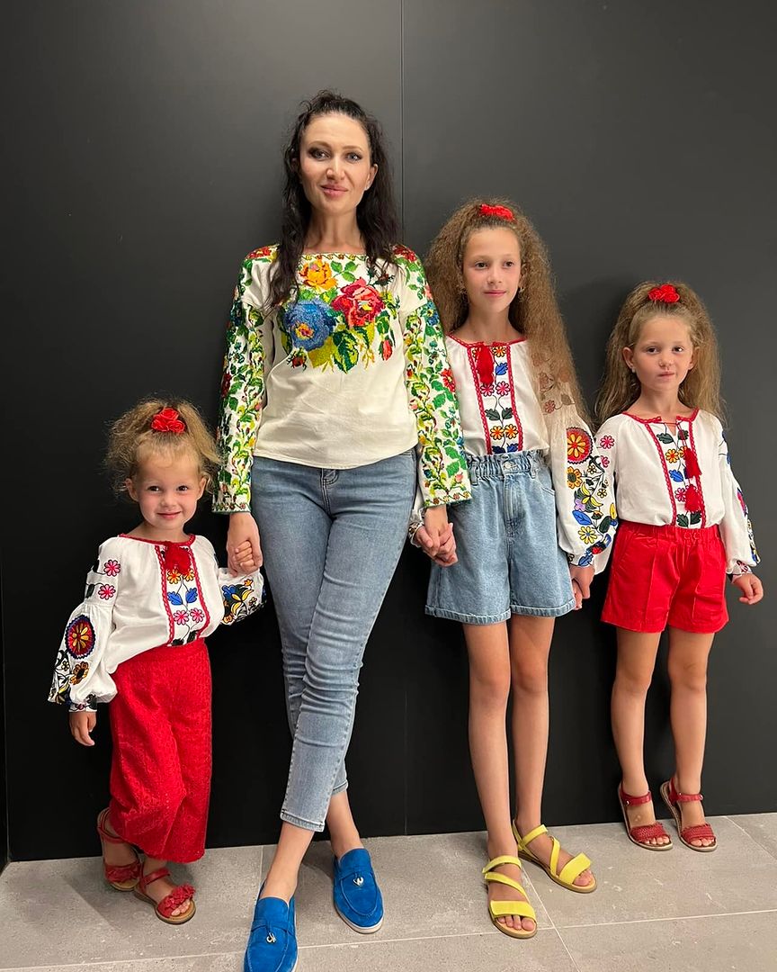 “Колір нації“: дружина Дмитра Гордона показала рідкісне фото з підрослими доньками