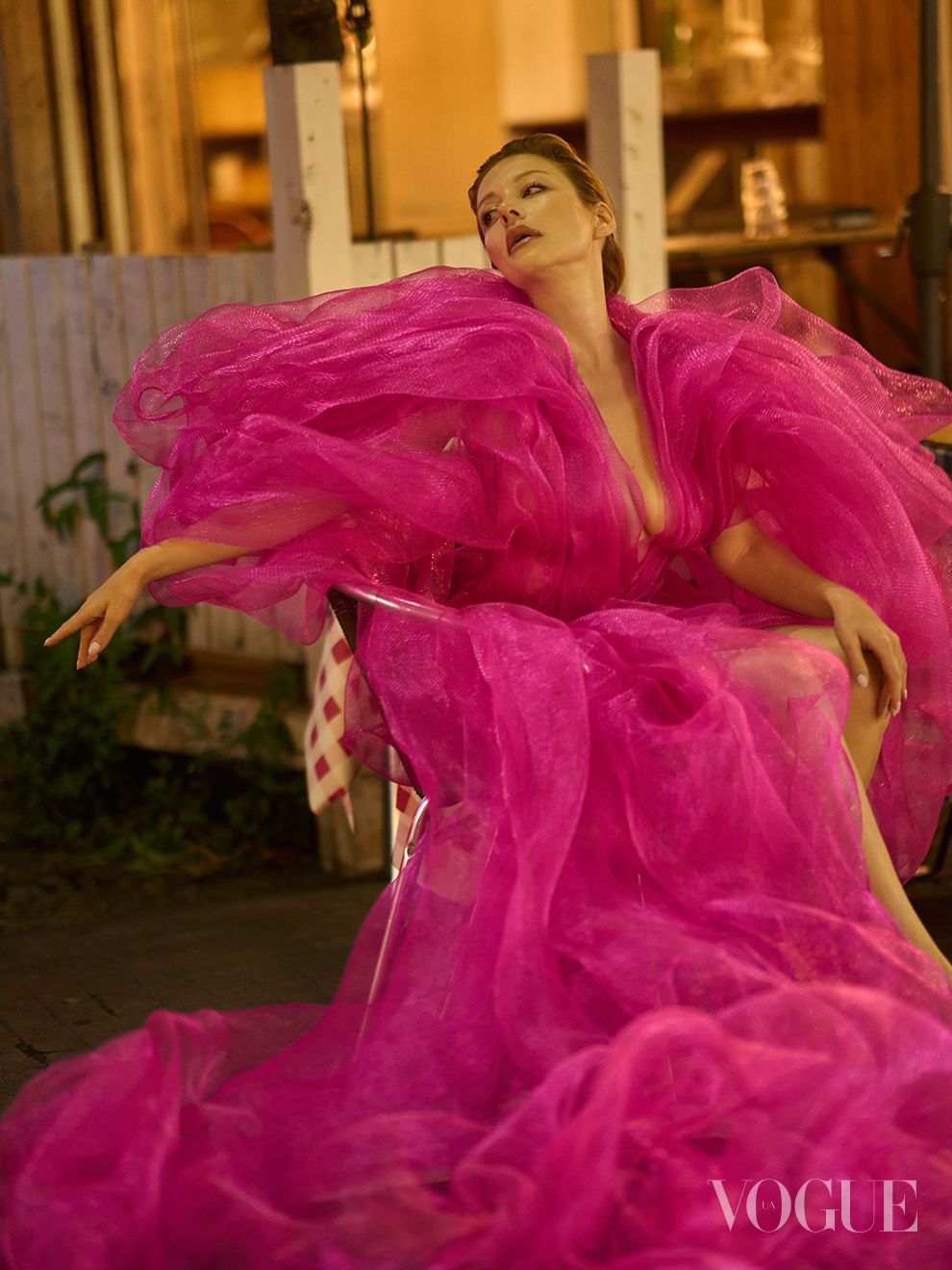 “Вот это формы“: Тина Кароль в прозрачных платьях от украинского бренда снялась на улицах Токио