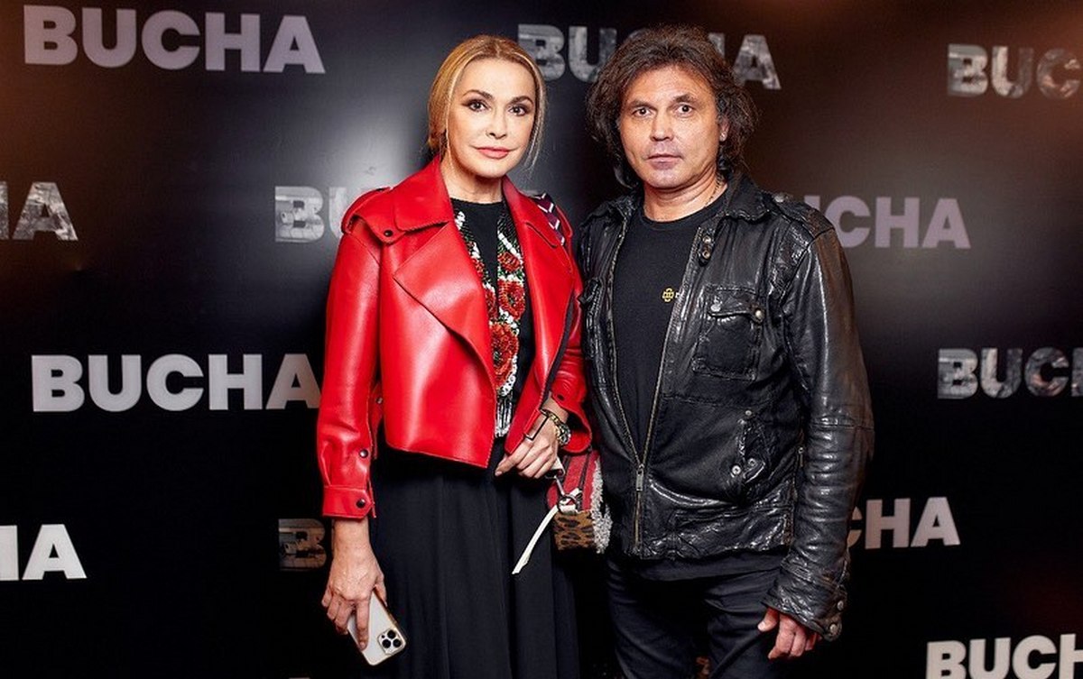 Красная косуха, черное платье в пол и украинские бусы: украиночка Ольга Сумская произвела фурор на публике - today.ua