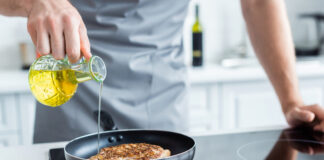 Чотири продукти, якими можна замінити олію для приготування їжі на сковороді - today.ua