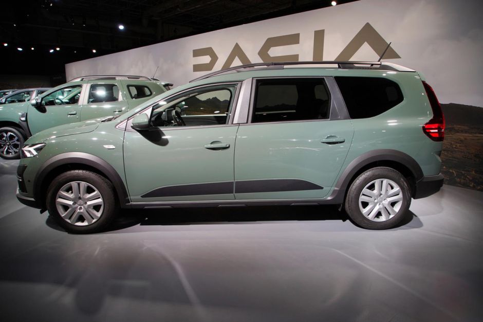 Паризький автосалон: Dacia Jogger став гібридом