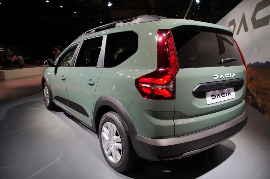 Почалися продажі оновленого бюджетного Dacia Jogger