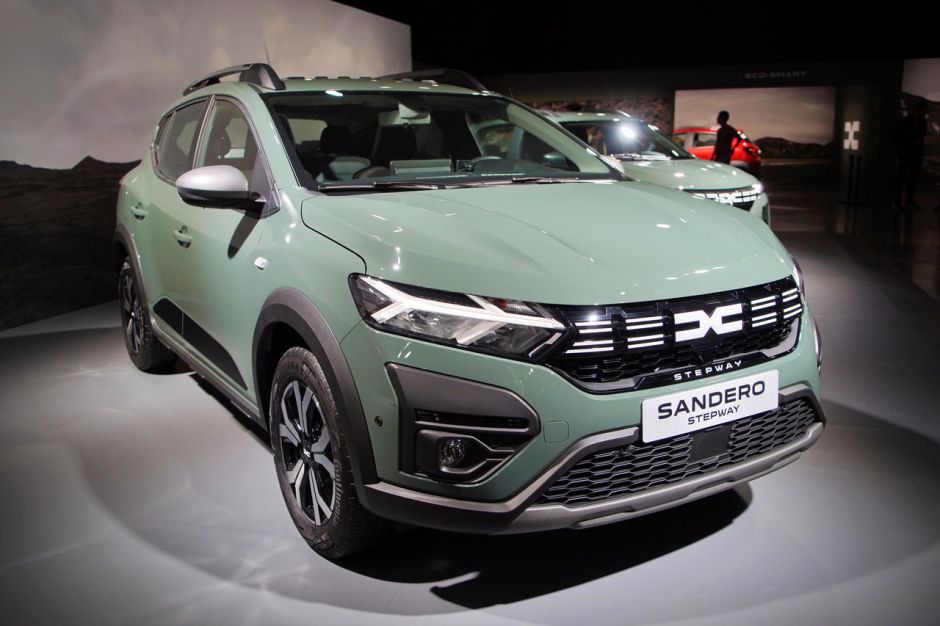 Новые Dacia Sandero и Sandero Stepway – первые “живые“ фото 