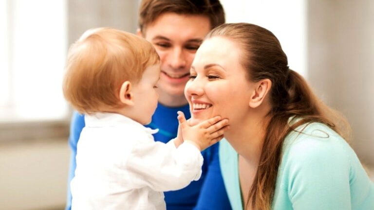 Усыновить ребенка стало проще: “Дия“ во время войны предложила украинцам новую услугу - today.ua