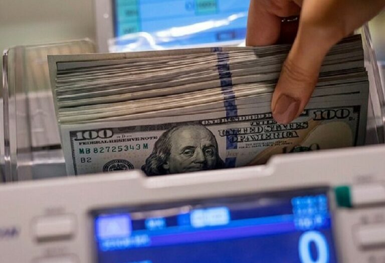 Українці ризикують втратити при обміні валюти свої заощадження: в обмінниках торгують фальшивими доларами - today.ua