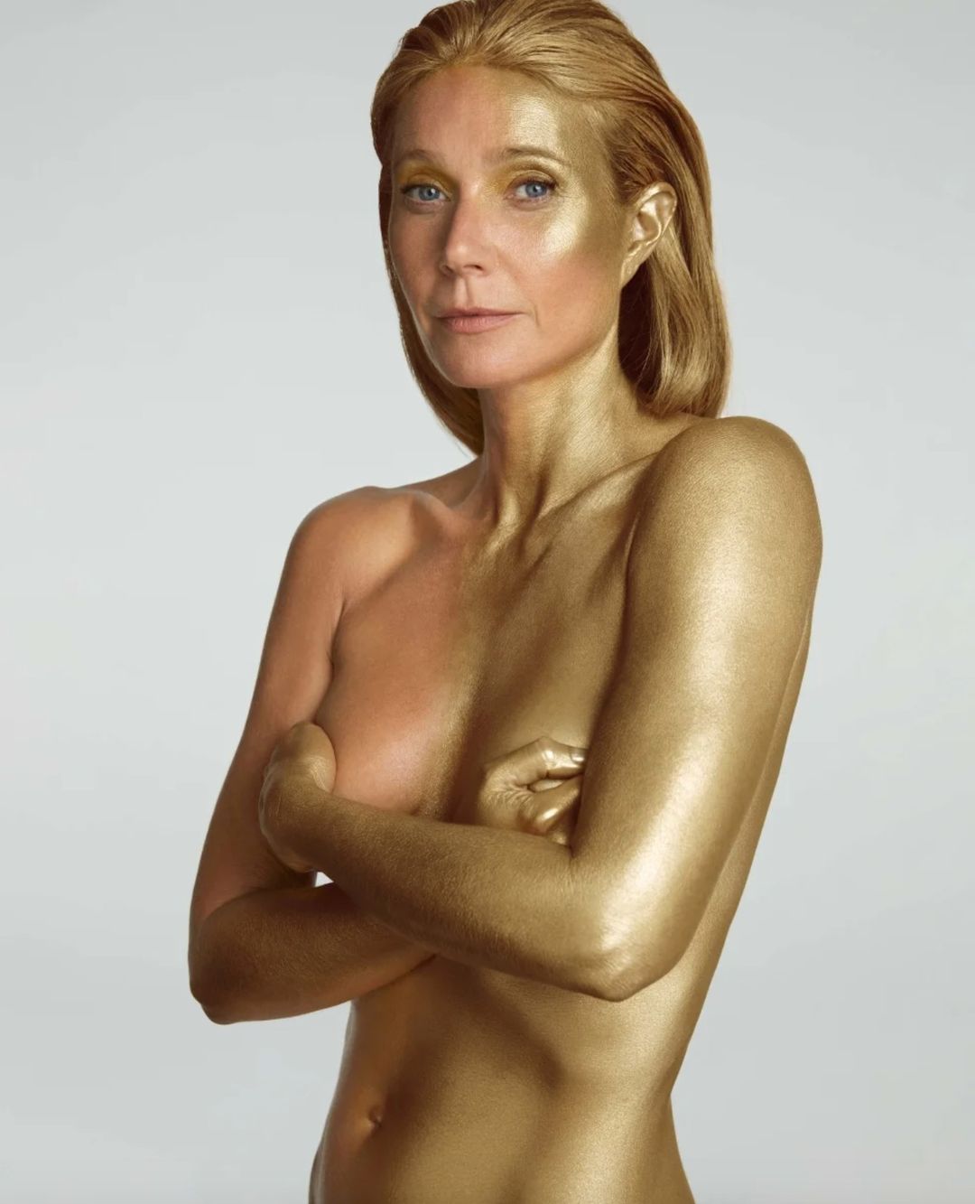 Без одягу та посипана золотом: Гвінет Пелтроу на 50-й день народження показала сміливі фото