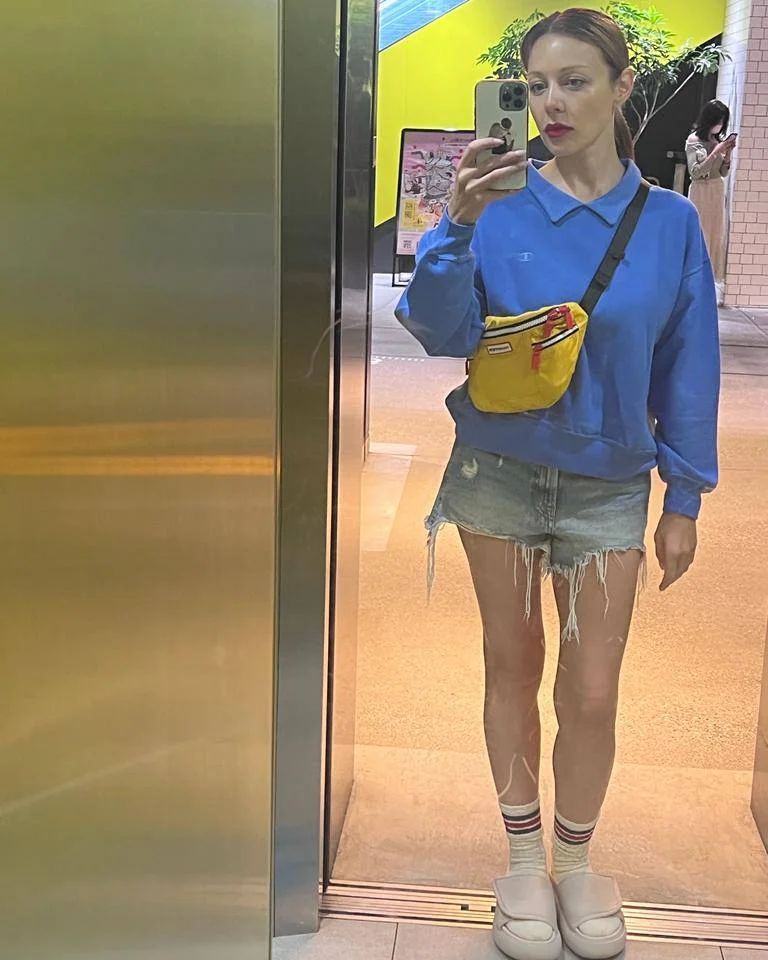 “Как девочка 15 лет“: исхудавшая Тина Кароль в мини-шортах неприятно удивила фанатов