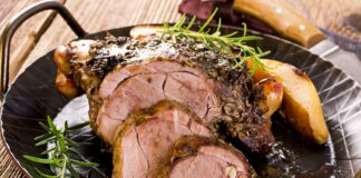 Соковита яловичина в духовці: як правильно замаринувати м'ясо, щоб воно не вийшло сухим - today.ua