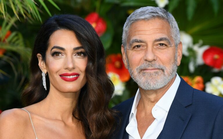 Джордж Клуни совершил редкий выход в свет с супругой: Амаль в красном облегающем платье в пол поразила публику - today.ua
