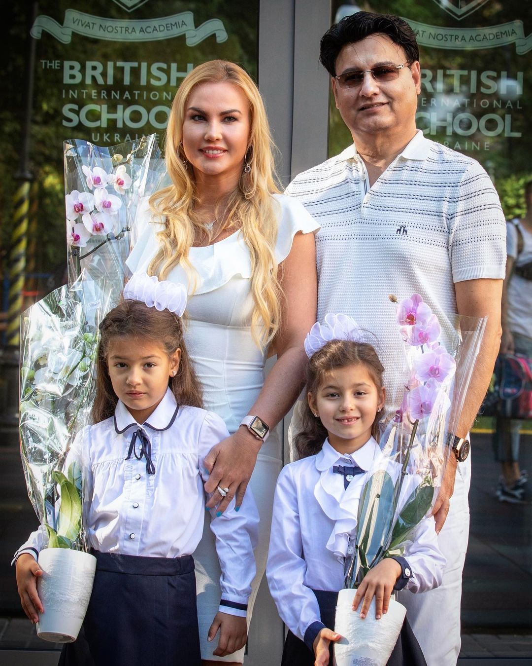 Ребрик, Падалко, Комаровский и другие украинские звезды показали своих детей в первый школьный день