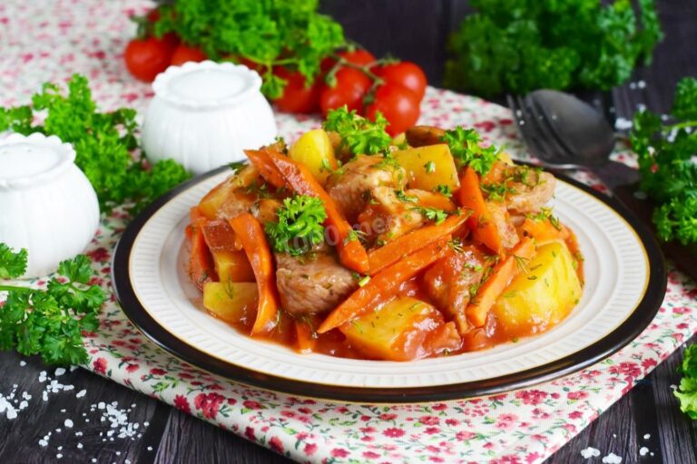 Тушкована картопля з м'ясом: секрети смачної вечері для великої родини  - today.ua
