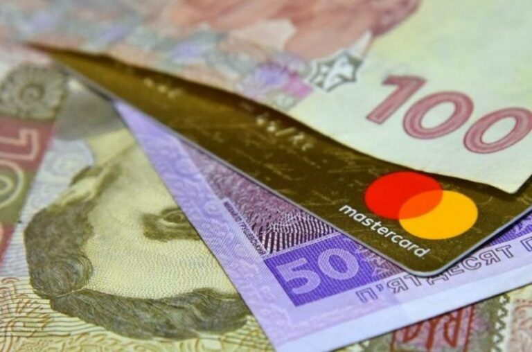 Пенсионерам в Украине озвучили требования к банковским картам, на которые они могут получать выплаты - today.ua