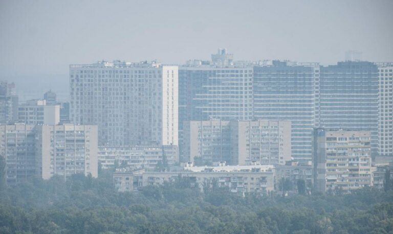 Київ знову накрив їдкий дим: у ДСНС попередили, мешканцям яких районів краще не відчиняти вікна - today.ua
