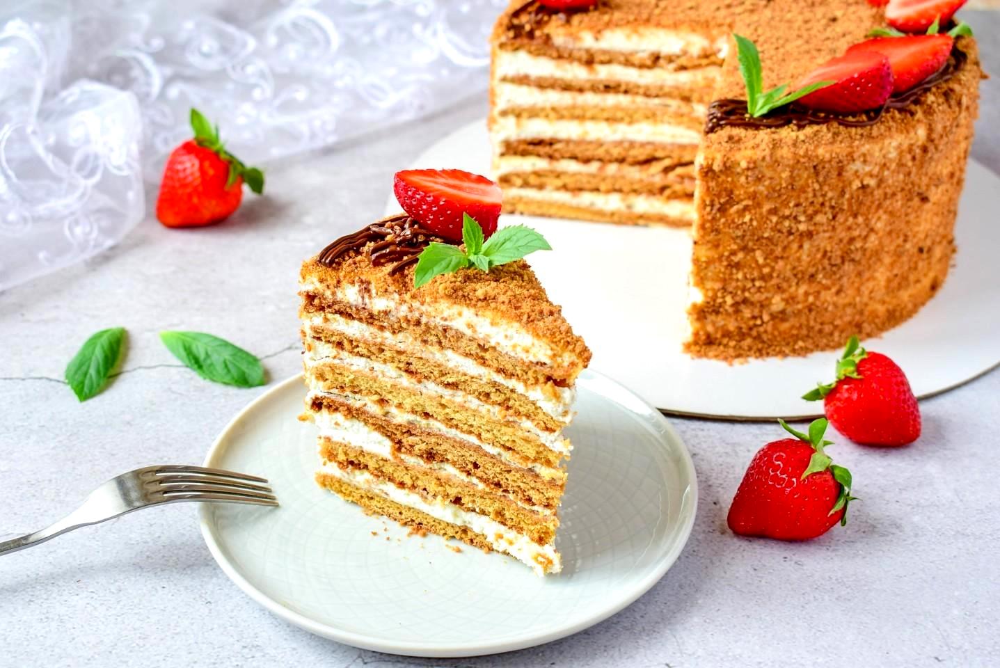Медовый торт на сковороде со сметанным кремом
