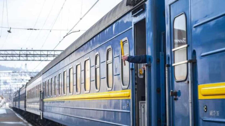 Укрзализныця запустила новые эвакуационные поезда: откуда и куда украинцы могут выехать бесплатно - today.ua