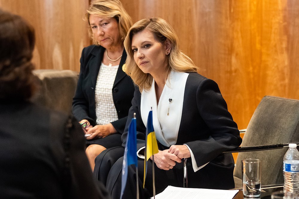 В пиджаке с массивными лацканами: Елена Зеленская удивила выбором наряда на мероприятии ООН