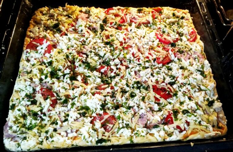 Піца з беконом та моцарелою: рецепт смачного та ситного частування для великої компанії - today.ua
