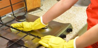 Решітка на плиті стане як нова: 3 ефективні способи чищення підручними засобами - today.ua
