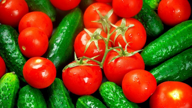 Цены на помидоры и огурцы стали заоблачными: стало известно, когда овощи подешевеют - today.ua