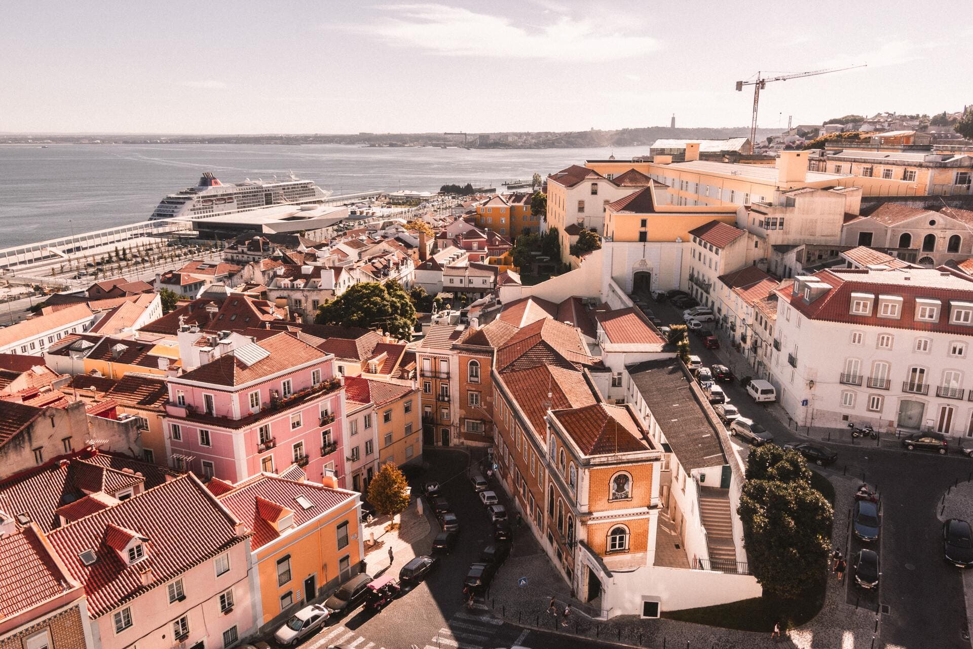 Недвижимость за границей для украинцев: какие правила покупки действуют в Португалии, Испании  и Австрии