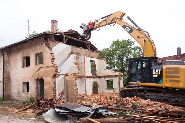 В Украине готовится массовый снос старого жилья: что будут предлагать жильцам разрушенных домов