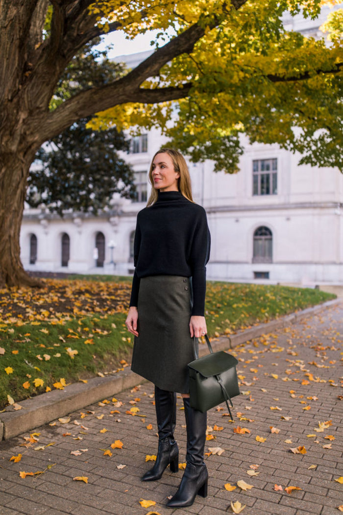 Щоб не повнила: 4 секрети, як правильно носити спідницю восени