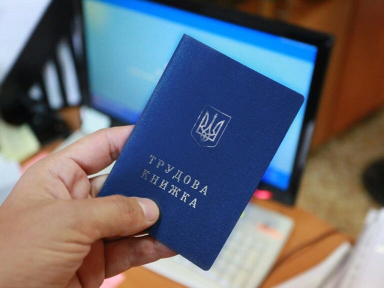 Українцям розповіли, як можна довести наявність стажу для пенсії без трудової книжки - today.ua