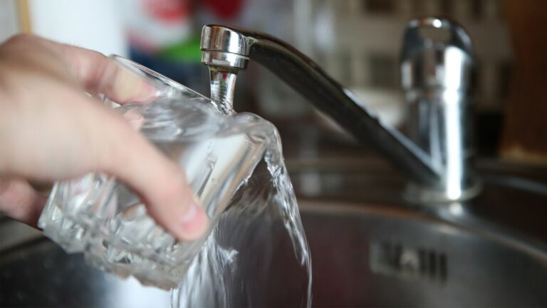 Із квітня у п'яти великих містах злетять тарифи на воду: названо ціни за водоканалами - today.ua