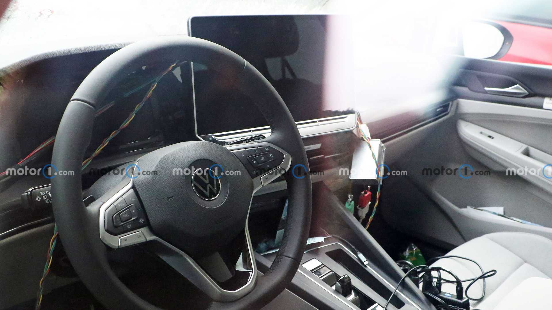 Обновленный VW Golf получит большой сенсорный дисплей