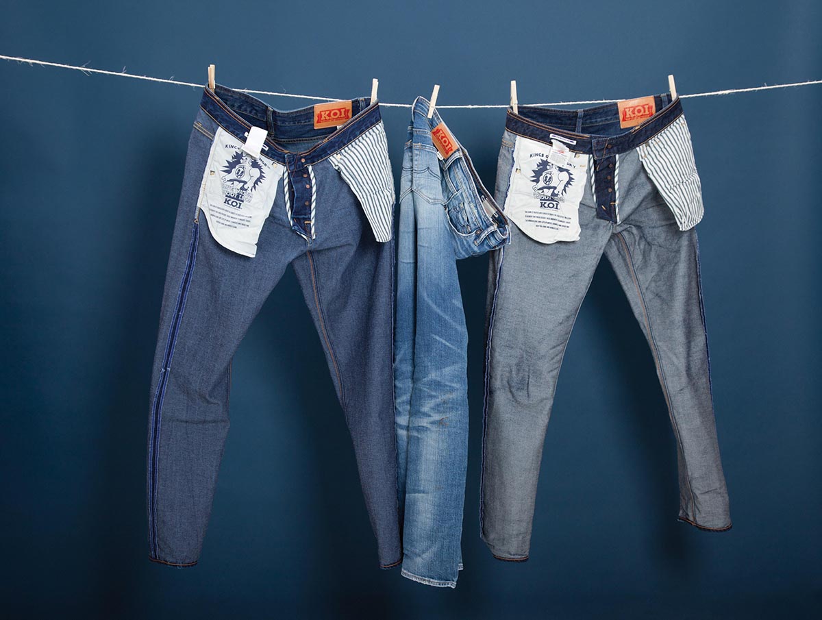 Как правильно стирать джинсы в стиральной машинке, чтобы они не потеряли свой цвет: три полезных совета