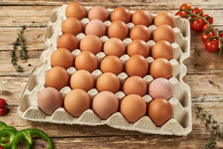 В Украине рекордно дорожают яйца: эксперты рассказали, сколько будет стоить десяток до конца зимы - today.ua