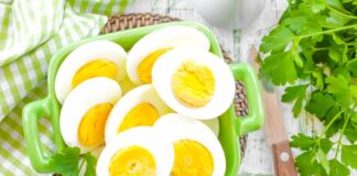 Как приготовить отварные яйца без воды: кулинарная хитрость  - today.ua
