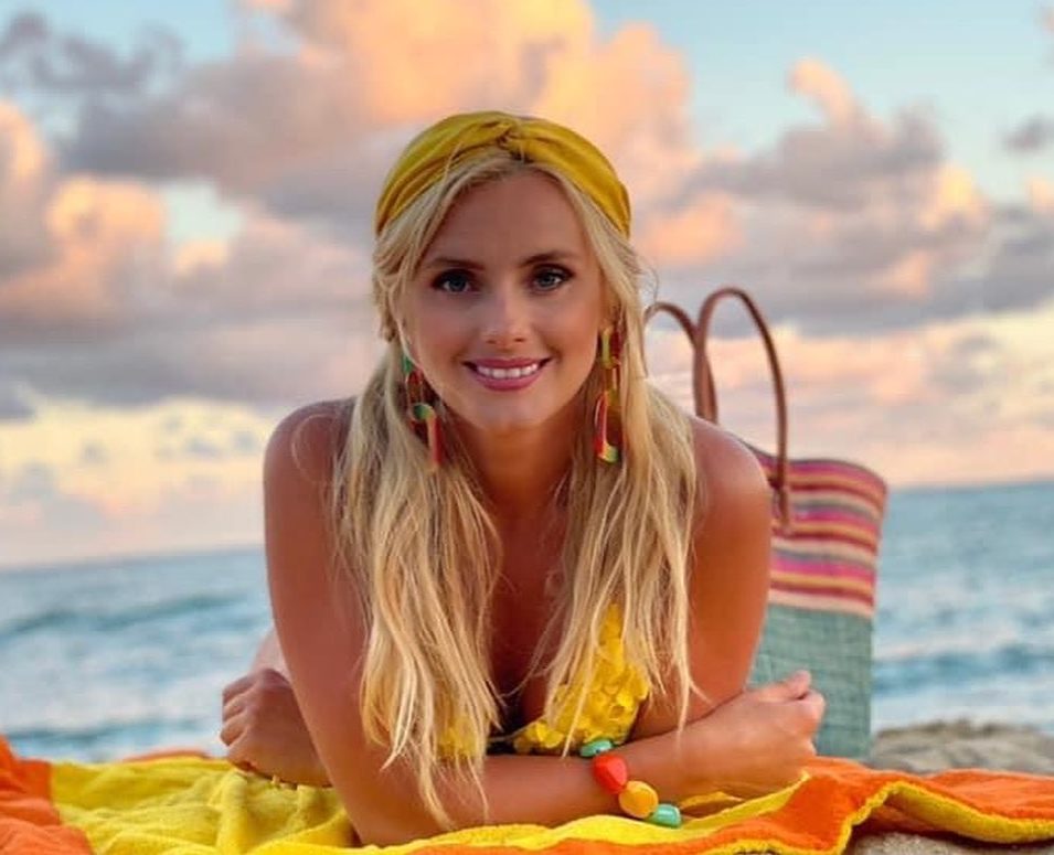 Корсет і розріз до стегна: Ірина Федишин продемонструвала стильне вечірнє вбрання у Португалії