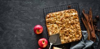Шарлотка без цукру – смачний рецепт яблучного пирога з шоколадом на листковому тісті - today.ua