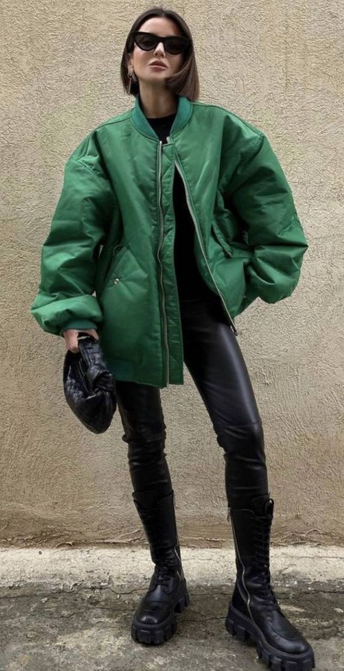 Объемный бомбер: Маша Ефросинина показала, как носить самую модную куртку этой осени