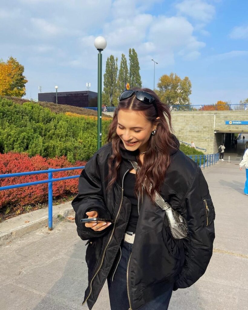 “Папа в курсе?“: 19-летняя дочь Елены Кравец показала парня, с которым проводит время в Варшаве