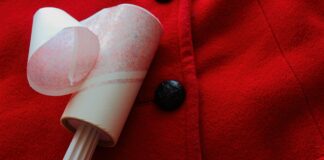 Замша, кашемир или шерсть: как почистить пальто в домашних условиях с помощью подручных средств - today.ua